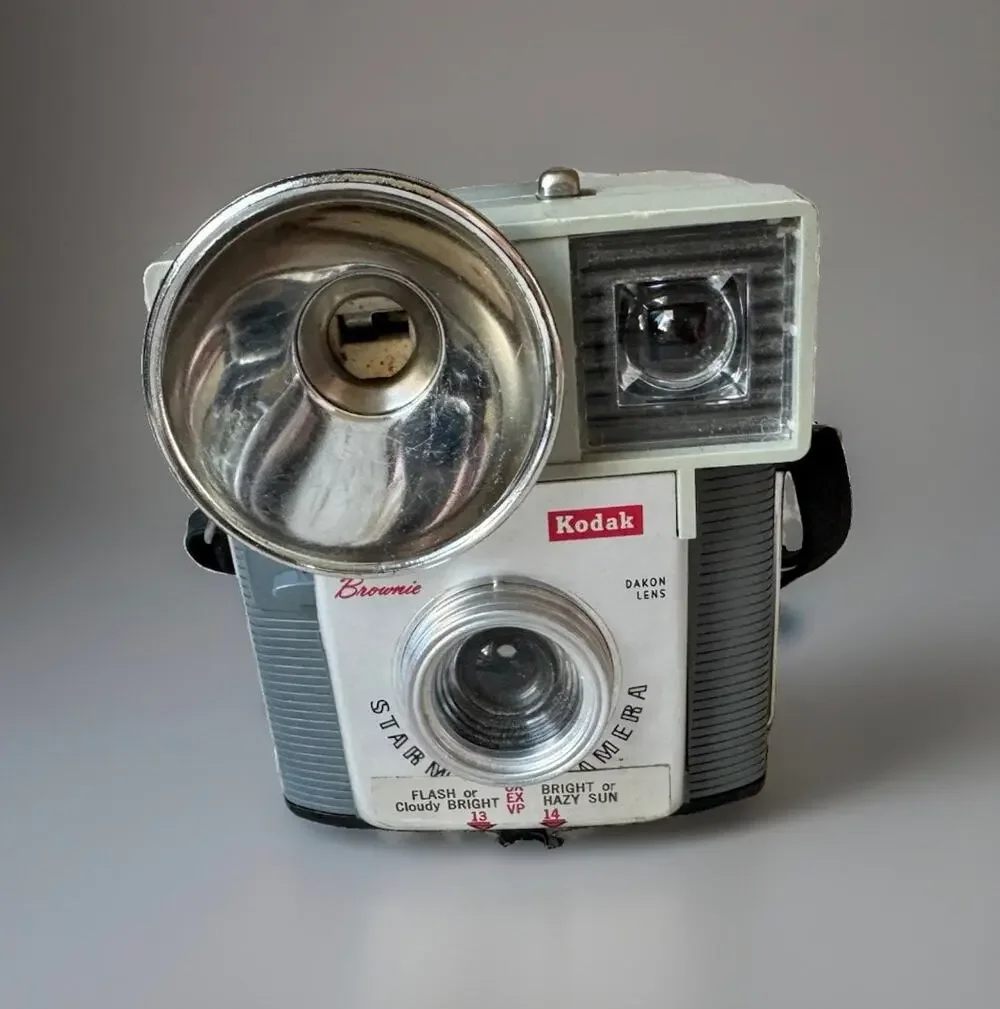 Vintage Kodak Brownie Hawkeye Camera Flash Model Bakelite 1950s